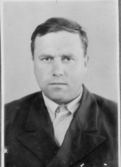 Клусовський Леонід Йосипович, учитель хімії та біології.